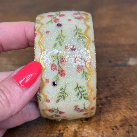 Iris Design Wide Resin Bangle Bracelet Hand Painted Floral Glitter Accents - Picture 9 of 11